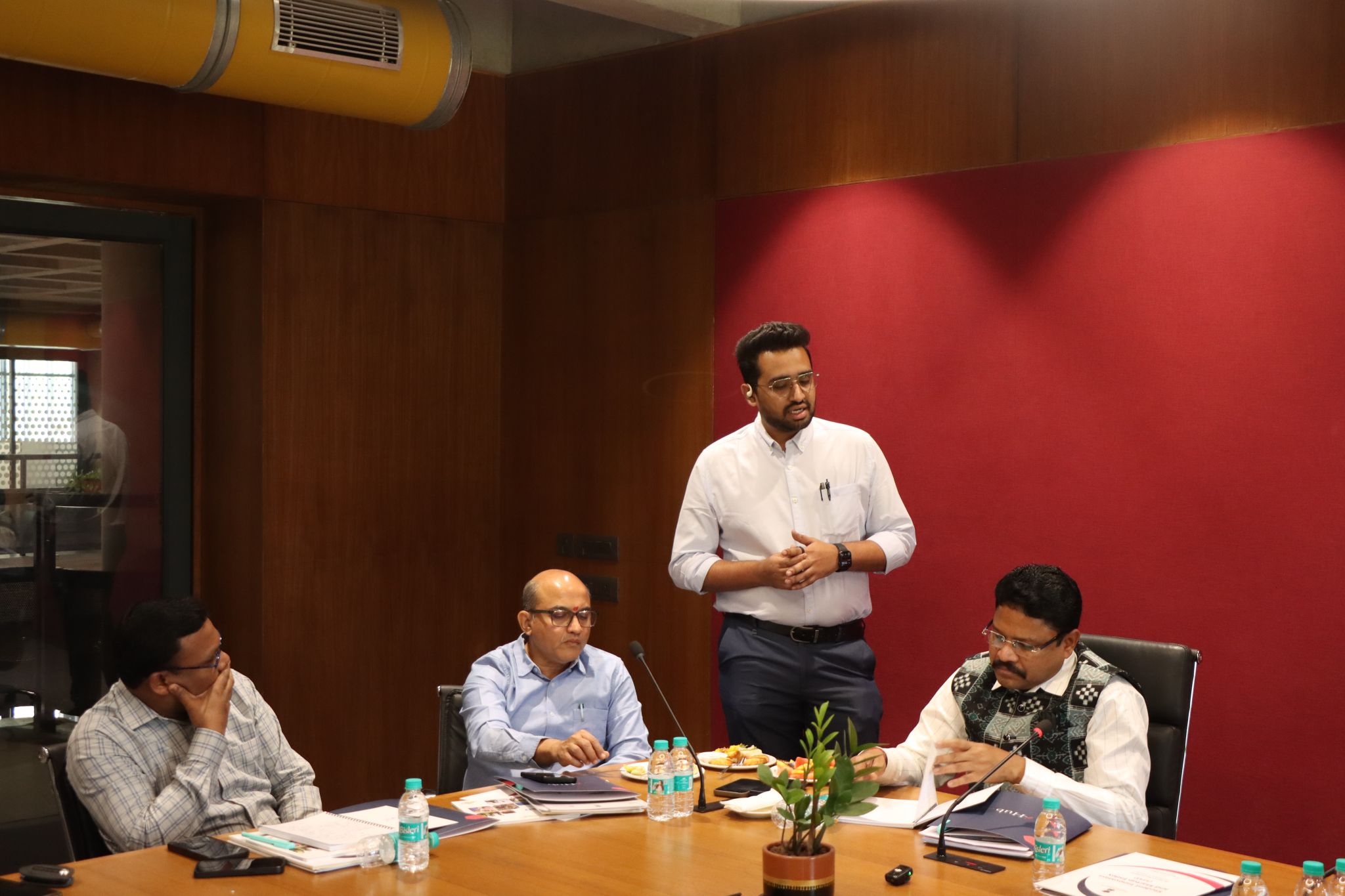 Dr Mukesh Mahaling, Hon'ble Cabinet Minister of Health and Family Welfare, Parliamentary Affairs, and Electronics and Information Technology, government of Odisha, visited i-Hub Gujarat