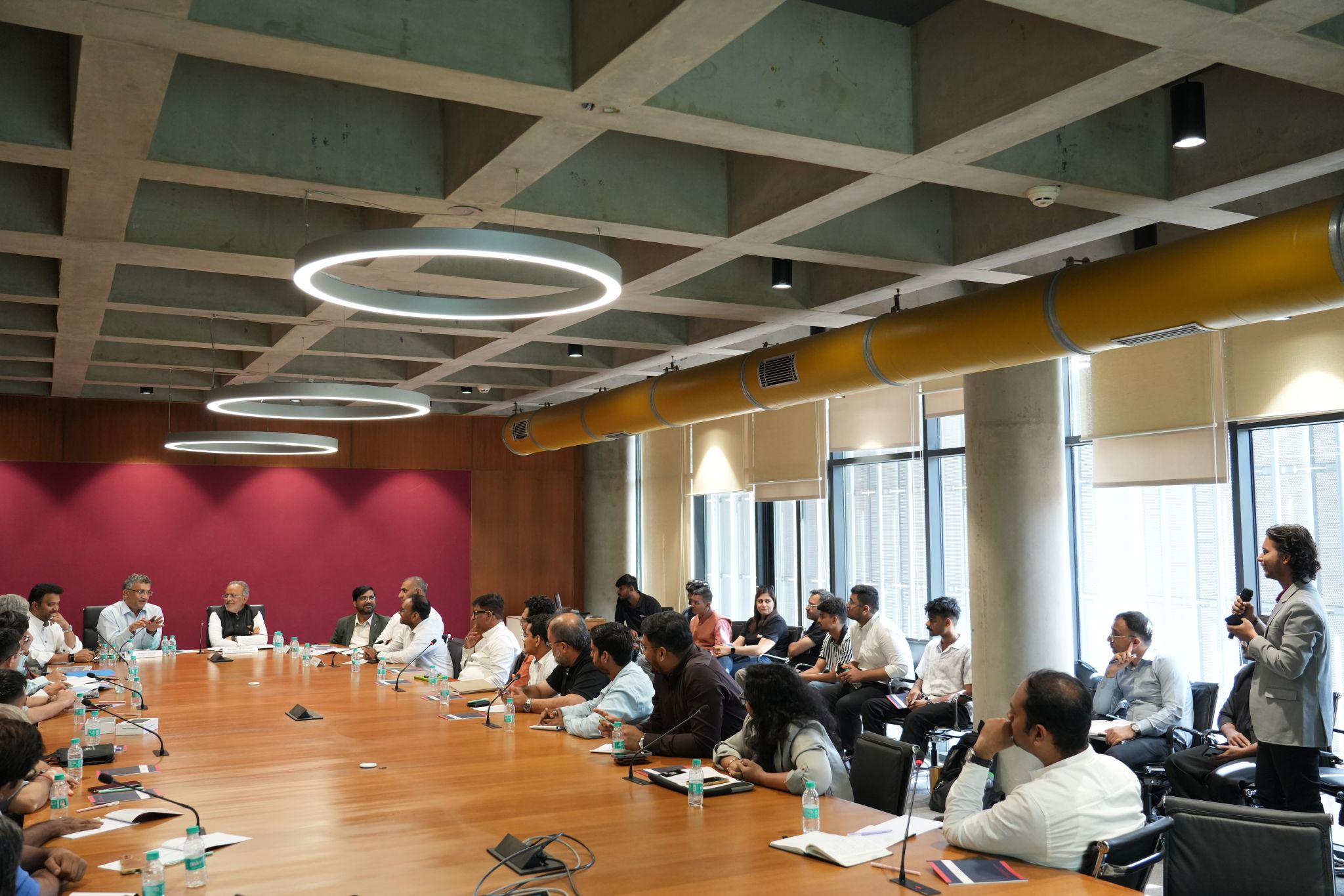 Hon’ble Minister Shri Arjun Modhwadia Visits i-Hub Gujarat, Engages with Emerging Tech Startups