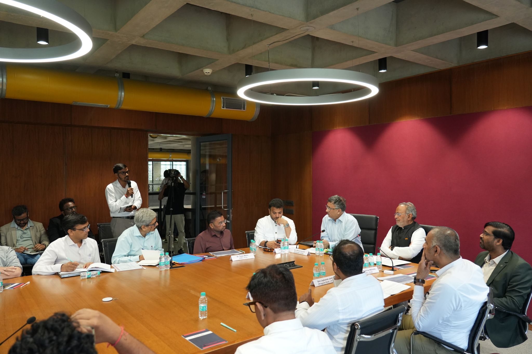 Hon’ble Minister Shri Arjun Modhwadia Visits i-Hub Gujarat, Engages with Emerging Tech Startups