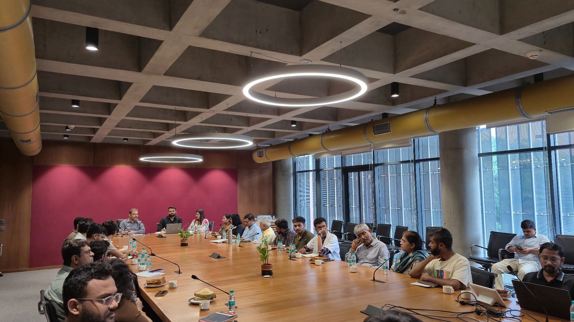 i-Hub Gujarat Hosts Round Table Consultation to Strengthen Startup Support