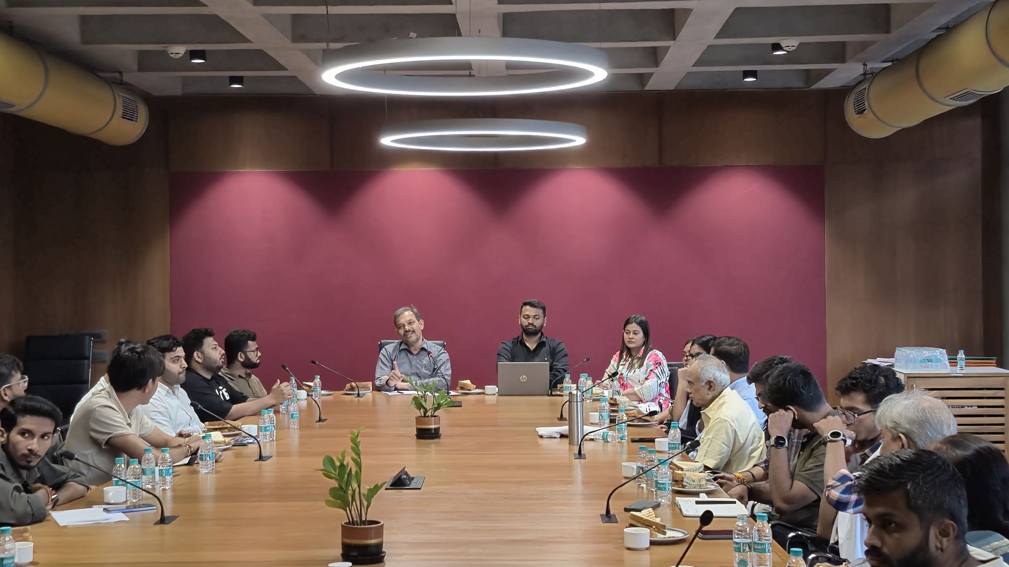 i-Hub Gujarat Hosts Round Table Consultation to Strengthen Startup Support
